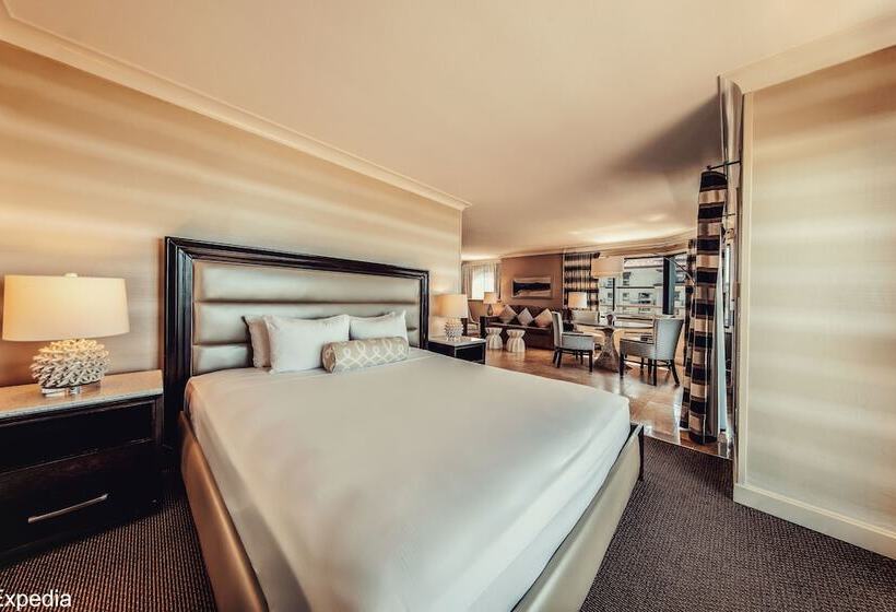 스탠다드 스튜디오 더블 침대, The Waterfront Beach Resort, A Hilton
