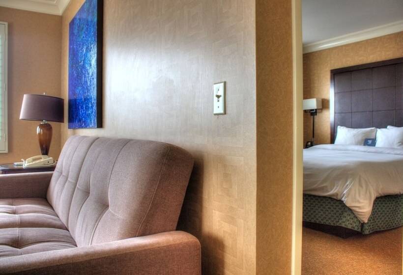 바다 전망 스위트, The Waterfront Beach Resort, A Hilton