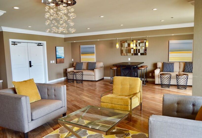 바다 전망 스위트, The Waterfront Beach Resort, A Hilton