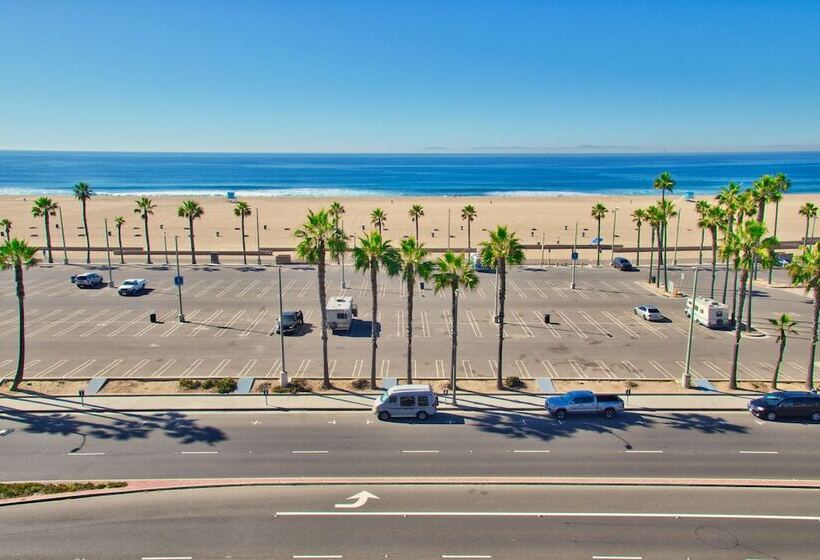 스탠다드 룸 더블 침대 2개, The Waterfront Beach Resort, A Hilton