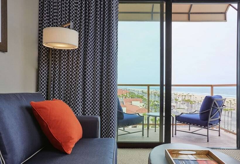 디럭스 룸 바다 전망, The Waterfront Beach Resort, A Hilton