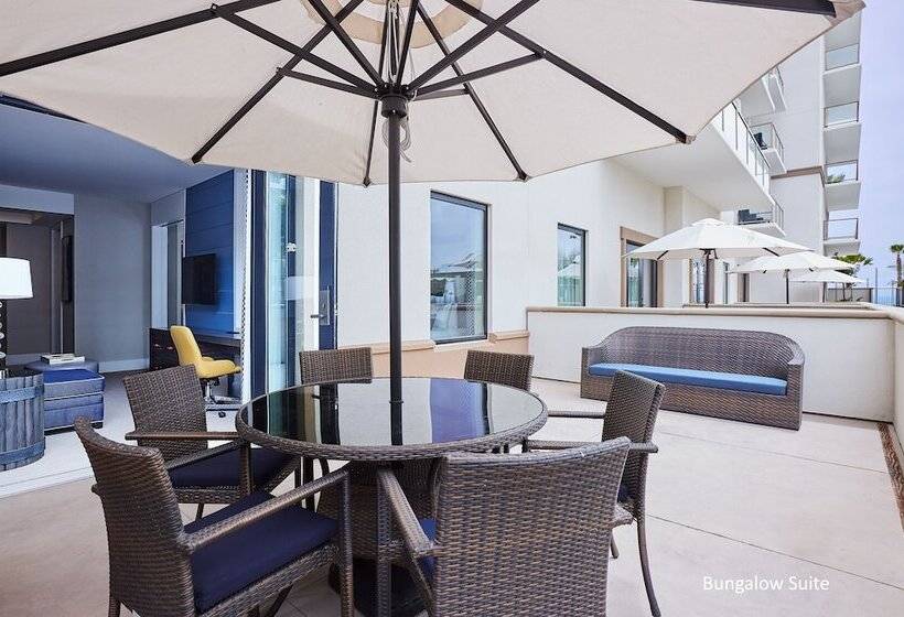 스위트, The Waterfront Beach Resort, A Hilton