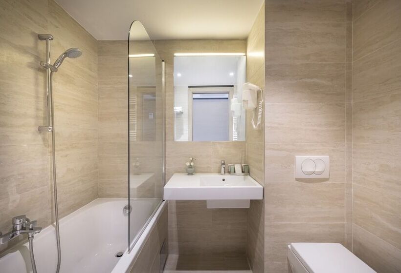 Comfort room with balcony, Aminess Liburna