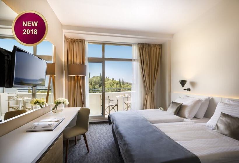 اتاق سوپریور با چشم‌انداز جانبی دریا, Remisens Hotel Albatros All Inclusive