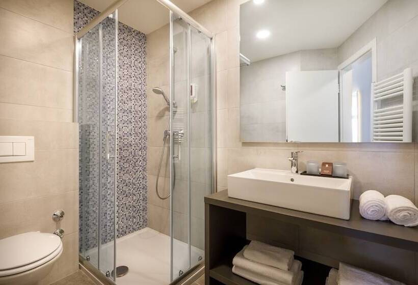 اتاق سوپریور با چشم‌انداز جانبی دریا, Remisens Hotel Albatros All Inclusive