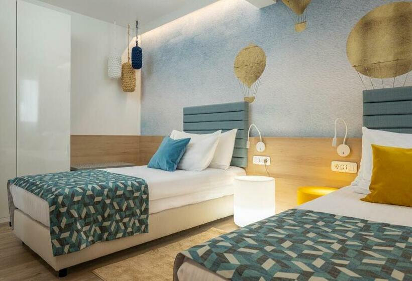 Suite Junior Vista Mar Lateral, Valamar Meteor