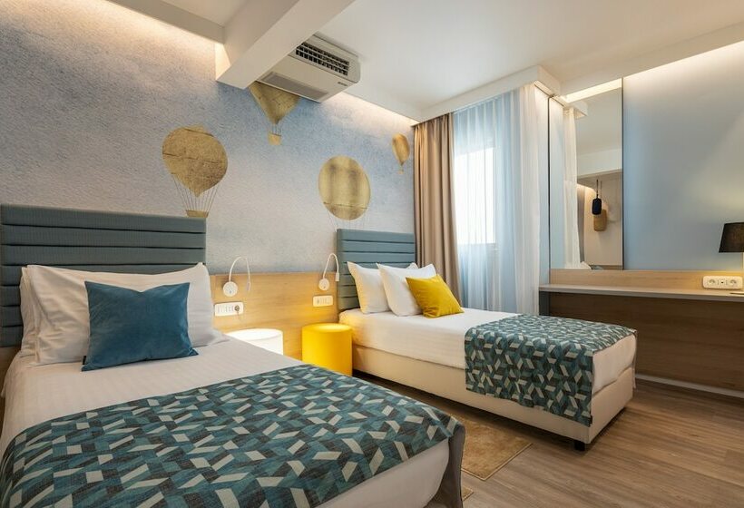 Suite Junior Vista Mar Lateral, Valamar Meteor