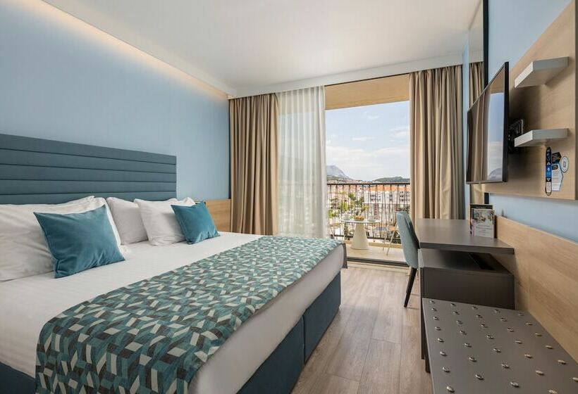 Suite Junior Vista Mar Lateral, Valamar Meteor
