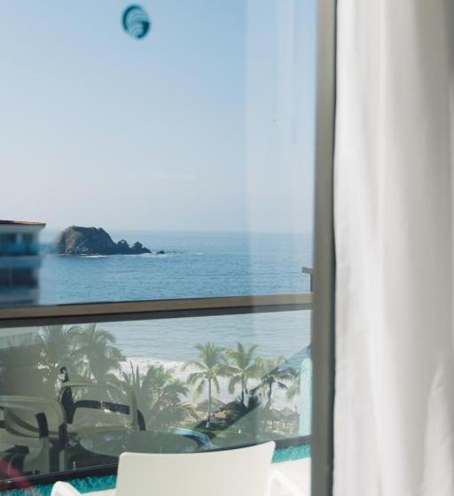 片側に海が見えるデラックスルーム, Fontan Ixtapa