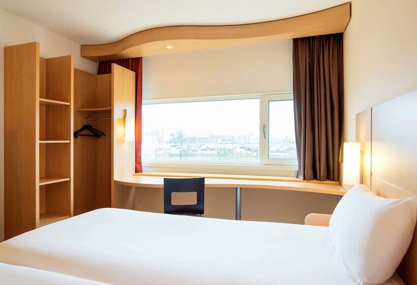 Standard Room, Ibis Schiphol Amsterdam Airport