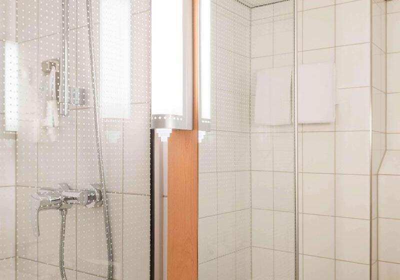 Standard Room, Ibis Schiphol Amsterdam Airport