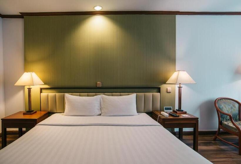 اتاق سوپریور با تخت بزرگ, Arawana Regency Park Sukhumvit