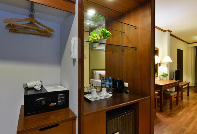 اتاق استاندارد سه نفره, Arawana Regency Park Sukhumvit