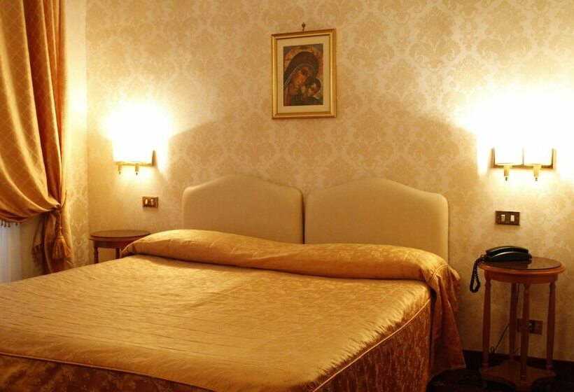 اتاق استاندارد سه نفره, Torino