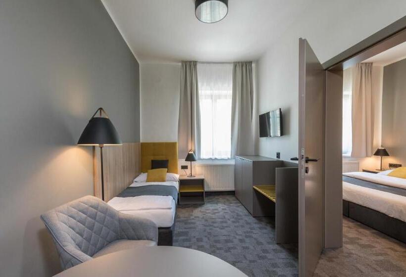 اتاق استاندارد سه نفره, Praha