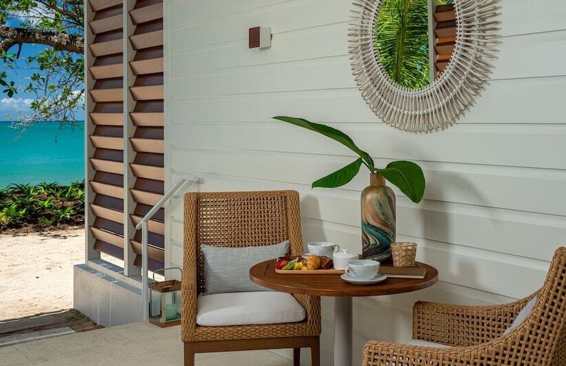 سوییت با چشم‌انداز دریا, Sandals Halcyon   All Inclusive Couples Only