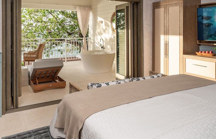 سوییت با چشم‌انداز دریا, Sandals Halcyon   All Inclusive Couples Only