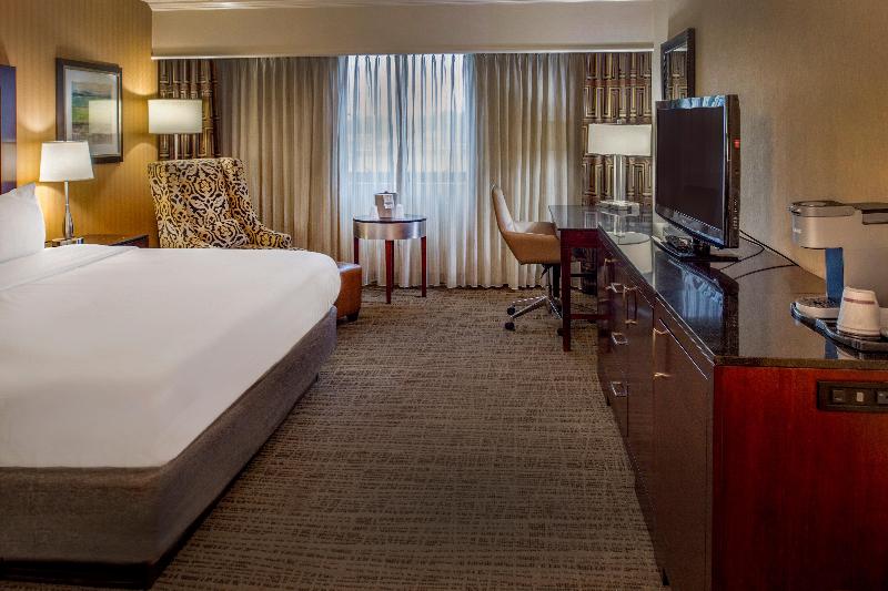 Стандартный Номер Кровать Кинг, Crowne Plaza Hotel St. Louis Airport, An Ihg