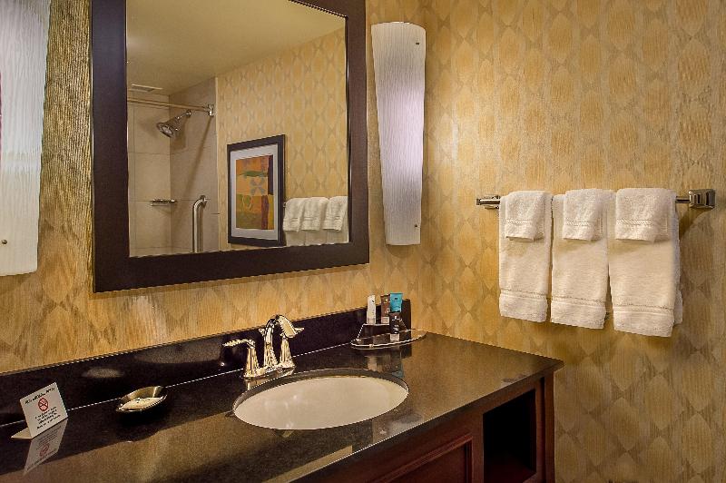 Номер Стандарт Кровать Кинг Адаптированный для Инвалидов, Crowne Plaza Hotel St. Louis Airport, An Ihg