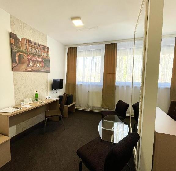 Люкс, öreg Tó Hotel és Rendezvénytér