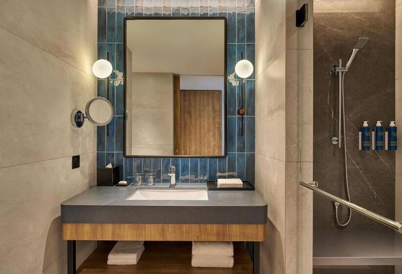 اتاق لوکس با تخت بزرگ, Renaissance Kuala Lumpur Hotel & Convention Centre