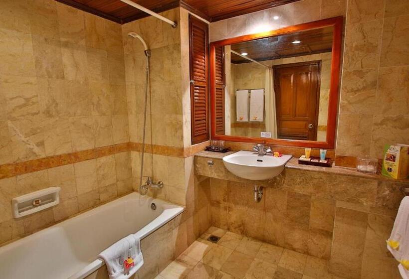 Номер Deluxe, Jayakarta Hotel Lombok