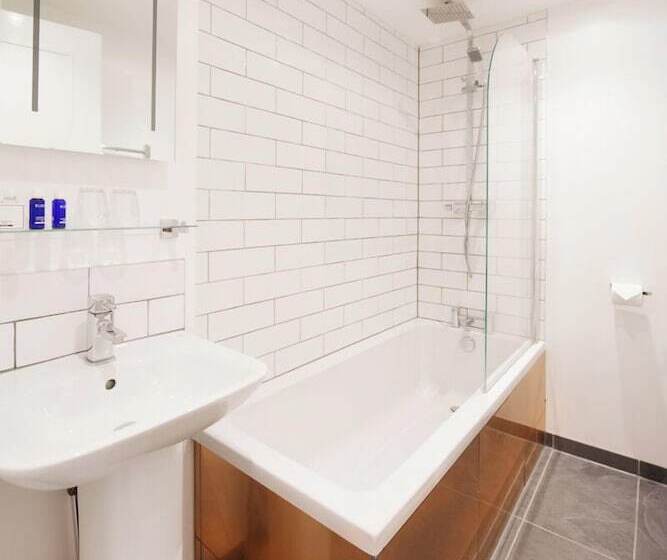 스탠다드 룸, The Berkeley Square Hotel Bristol