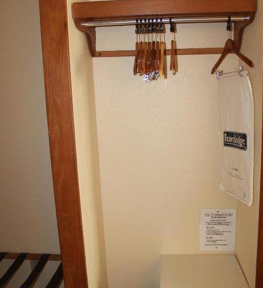 Люкс Deluxe Кровать Кинг, Travelodge By Wyndham Perry National Fairgrounds Area I 75