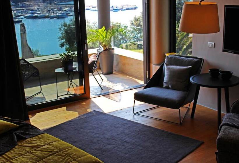 Люкс Deluxe Вид на Море, Boutique Hotel Valsabbion