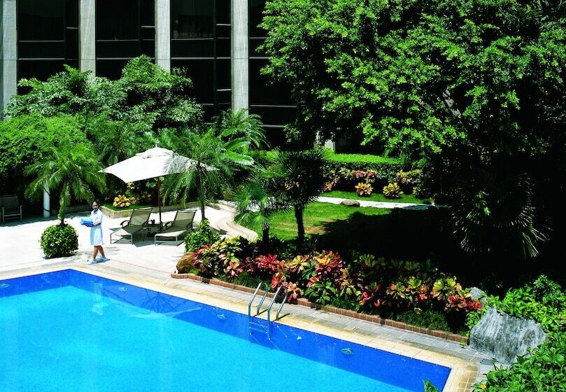 Номер Superior, Shangri La Shenzhen   Nearby Luohu Border, Outdoor Swimming Pool