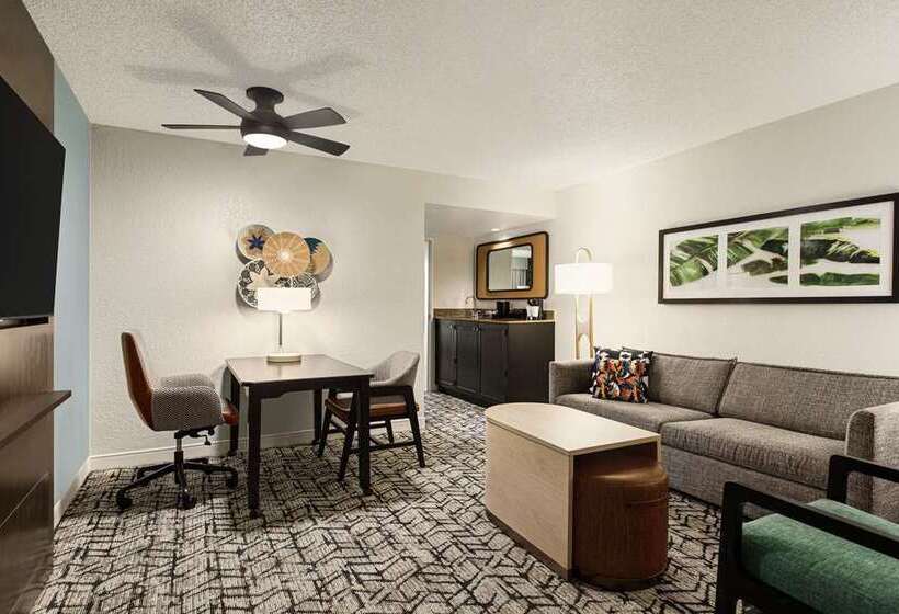 سوئیت با تخت بزرگ, Embassy Suites By Hilton San Juan Hotel & Casino