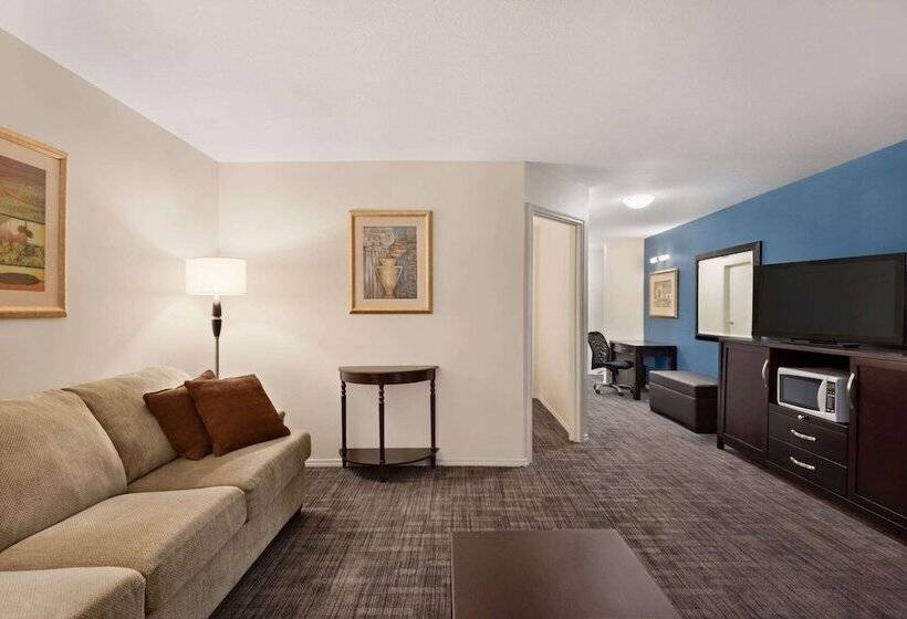 スイート, Days Inn By Wyndham Kelowna