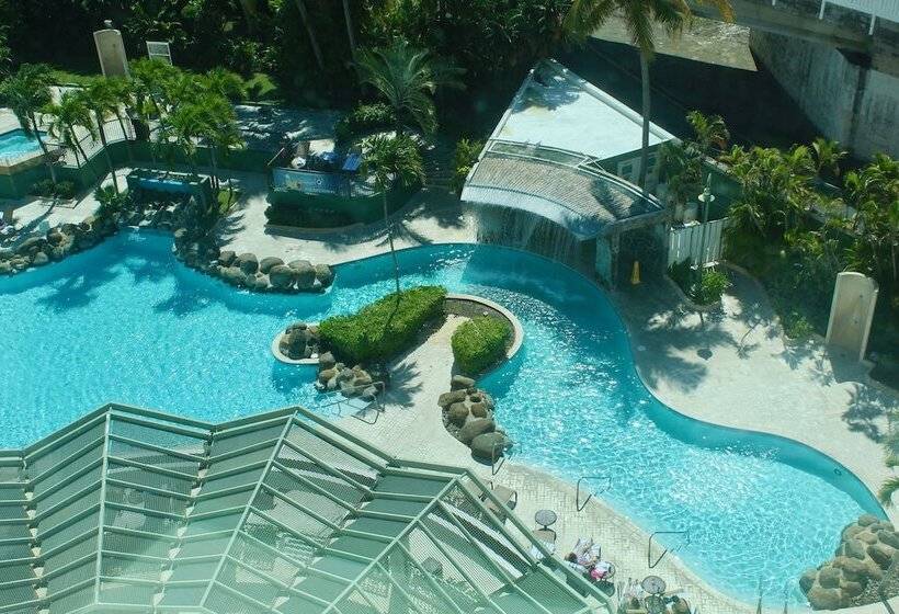 سوییت با چشم‌انداز استخر, Embassy Suites By Hilton San Juan Hotel & Casino