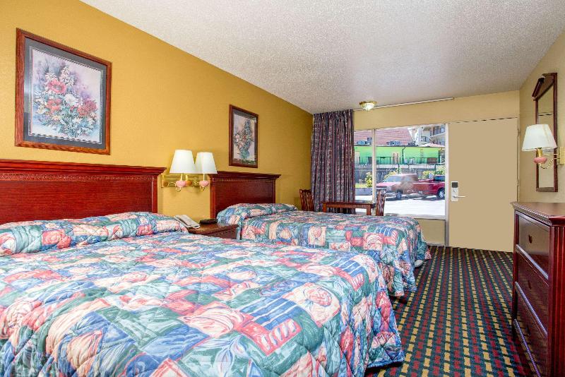 标准间带游泳池, Four Points By Sheraton Anaheim