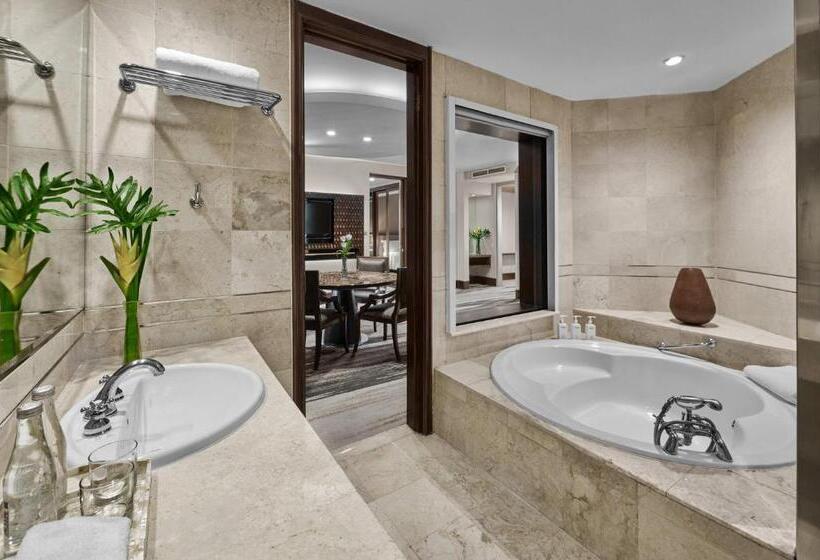 Полулюкс Повышенной Комфортности, Gran Melia Jakarta