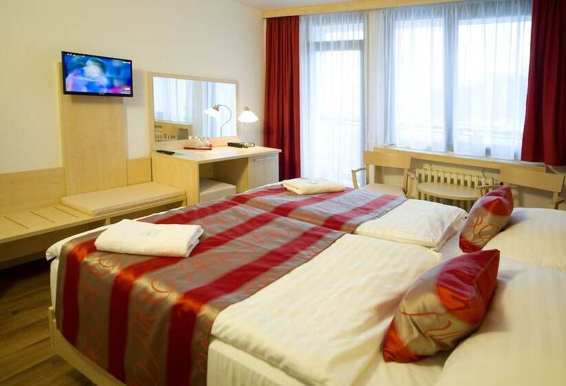 Standard Triple Room, Krystal