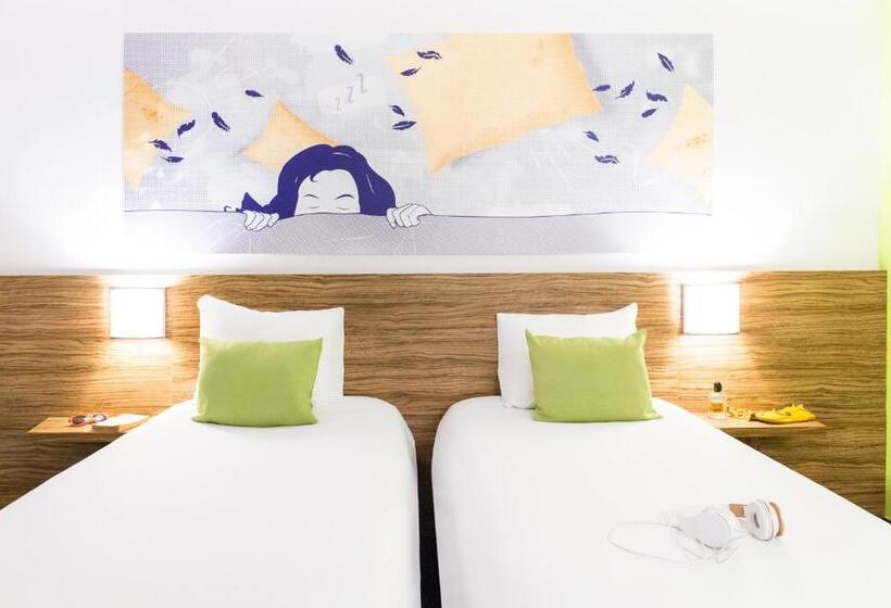 Номер Стандарт с Балконом, Ibis Styles Louvain La Neuve Hotel And Events
