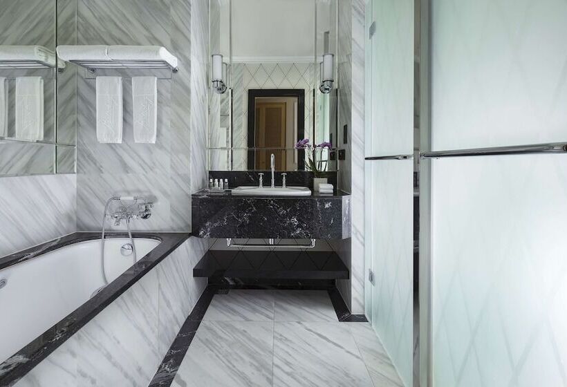 Номер Deluxe, Baltschug Kempinski Moscow