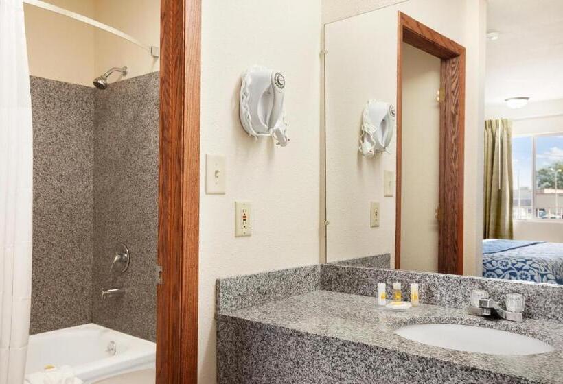 Deluxe Suite King-Size Franciággyal, Days Inn By Wyndham Champaign/urbana