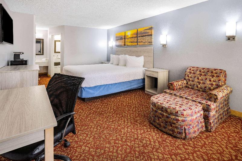 Стандартный Номер Кровать Кинг, Days Inn & Suites By Wyndham Colonial