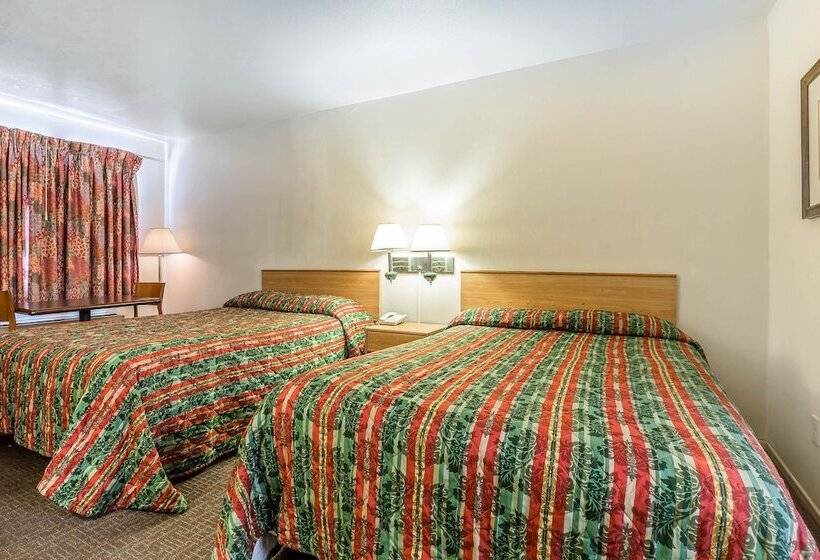 Номер Стандарт 2 Двуспальные Кровати, Rodeway Inn Magic Mountain Area