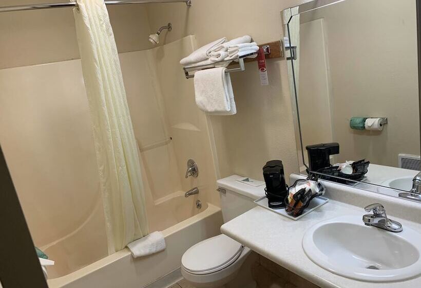Номер Стандарт 2 Двуспальные Кровати, Econo Lodge Massena Hwy 37