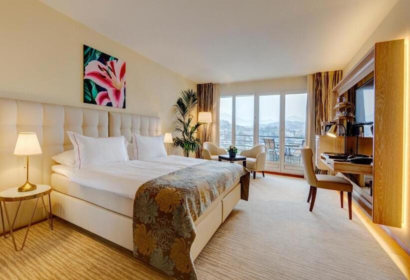Номер Deluxe Вид на Озеро, Suitenhotel Parco Paradiso