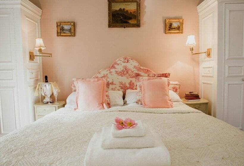 Номер Стандарт, Cashel House