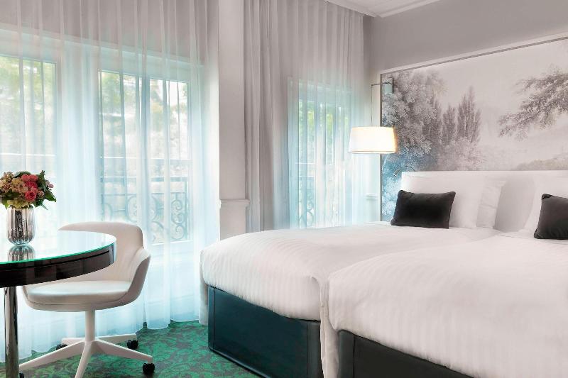 Номер Deluxe с Видом, Renaissance Paris Nobel Tour Eiffel