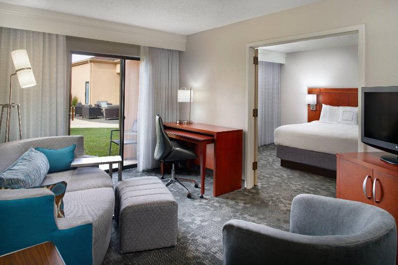 Люкс Кровать Кинг, Courtyard By Marriott Fayetteville