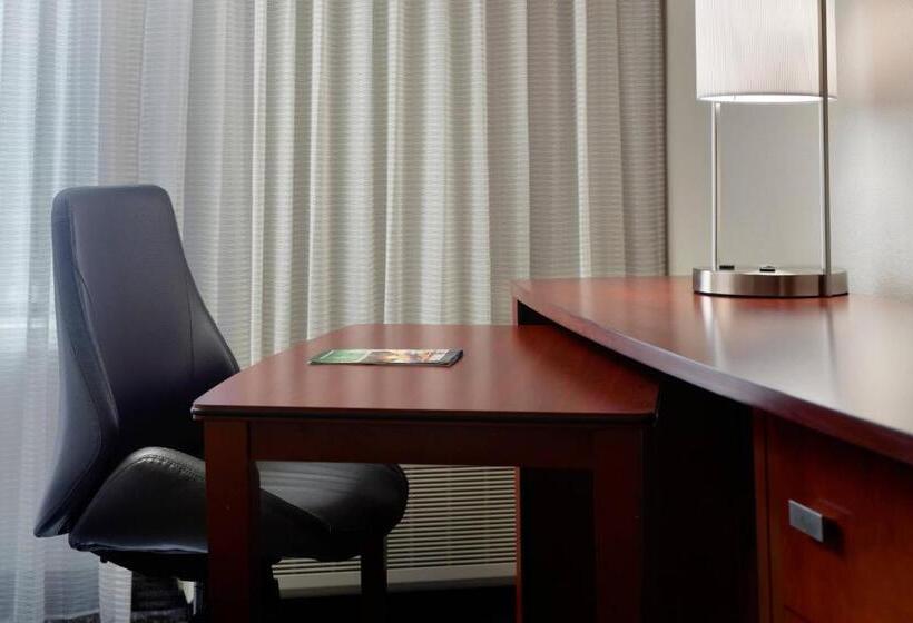 Номер Стандарт, Courtyard By Marriott Fayetteville