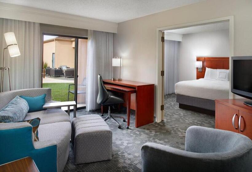 Люкс Кровать Кинг, Courtyard By Marriott Fayetteville