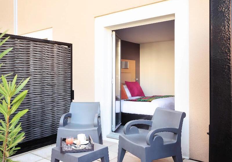 풀장 전망 디럭스 룸, Grand Hôtel Roi René Aix En Provence Centre   Mgallery
