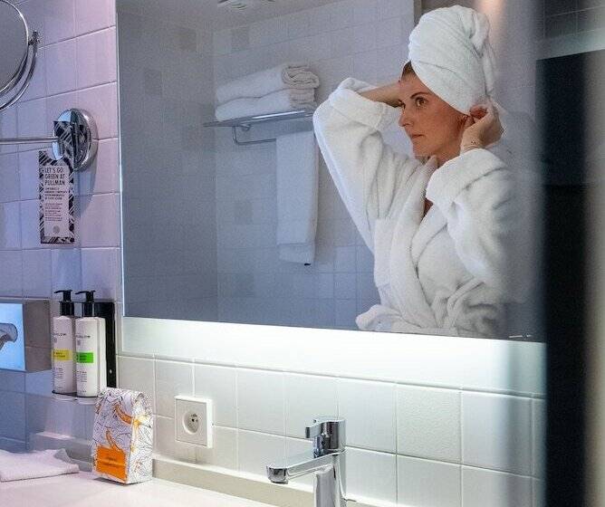 Номер Superior Вид на Море, Pullman Cannes Mandelieu Royal Casino
